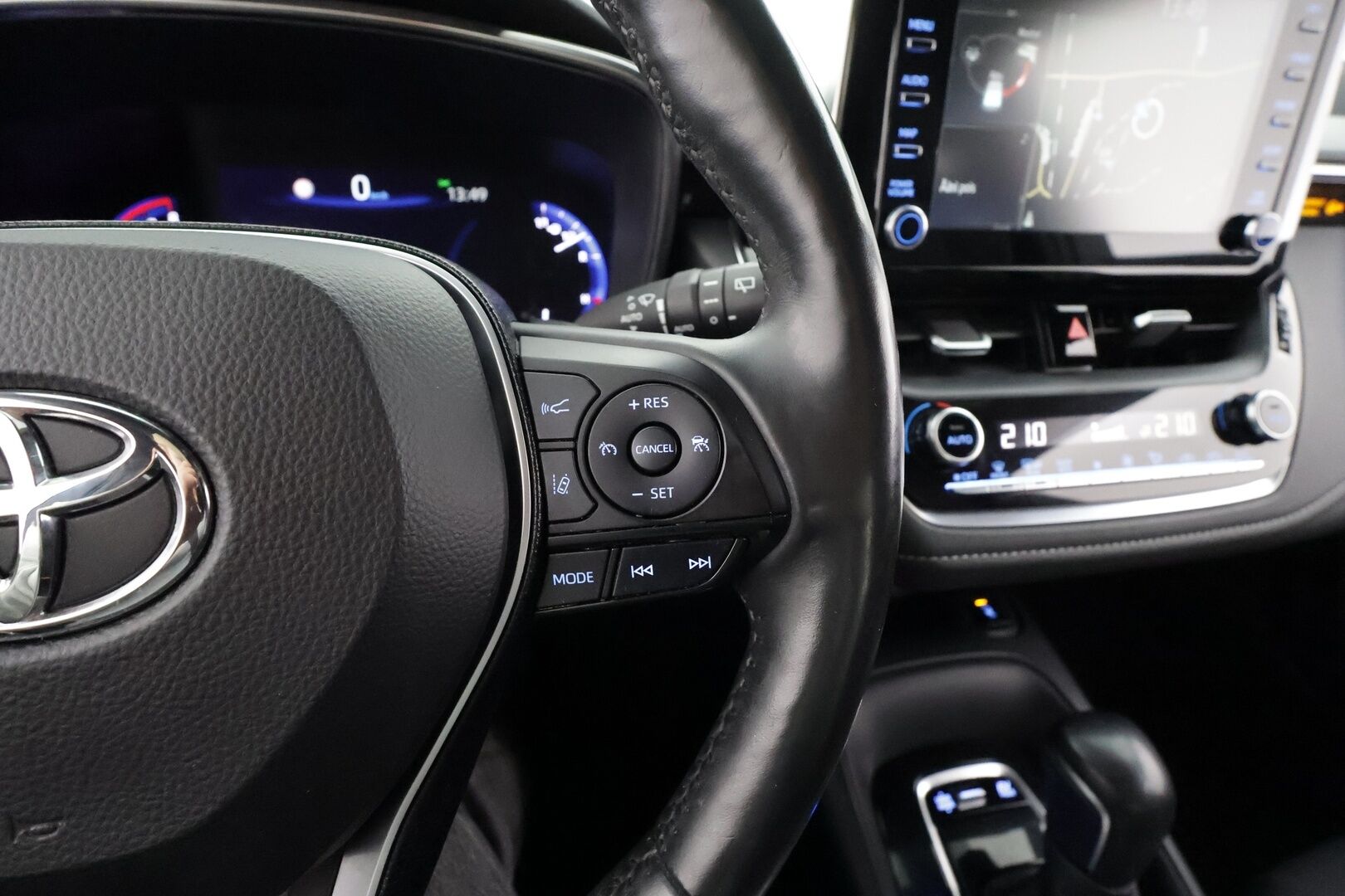 Toyota Corolla 2019 Hatchback 2,0 Hybrid Active * ACC / P.kamera / Lohko+Sisä / Navi / Keyless / LED / Ratinlämmitin * - Suomi-auto / Kahdet renkaat aluvanteilla