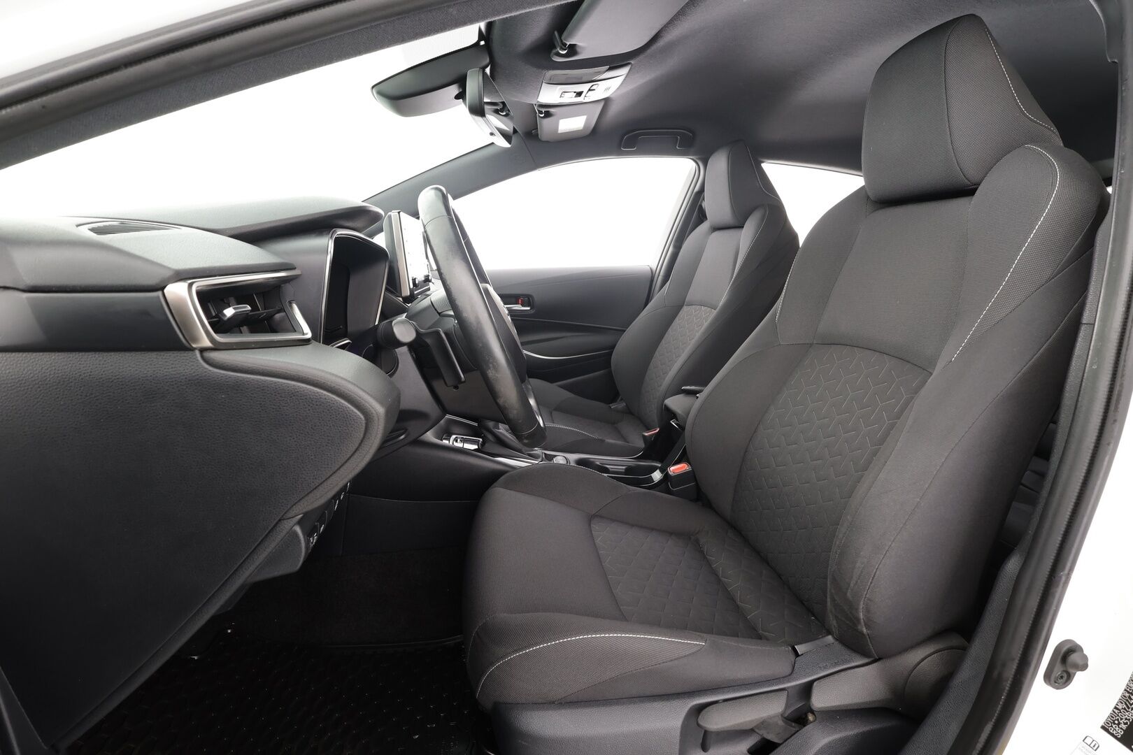 Toyota Corolla 2019 Hatchback 2,0 Hybrid Active * ACC / P.kamera / Lohko+Sisä / Navi / Keyless / LED / Ratinlämmitin * - Suomi-auto / Kahdet renkaat aluvanteilla