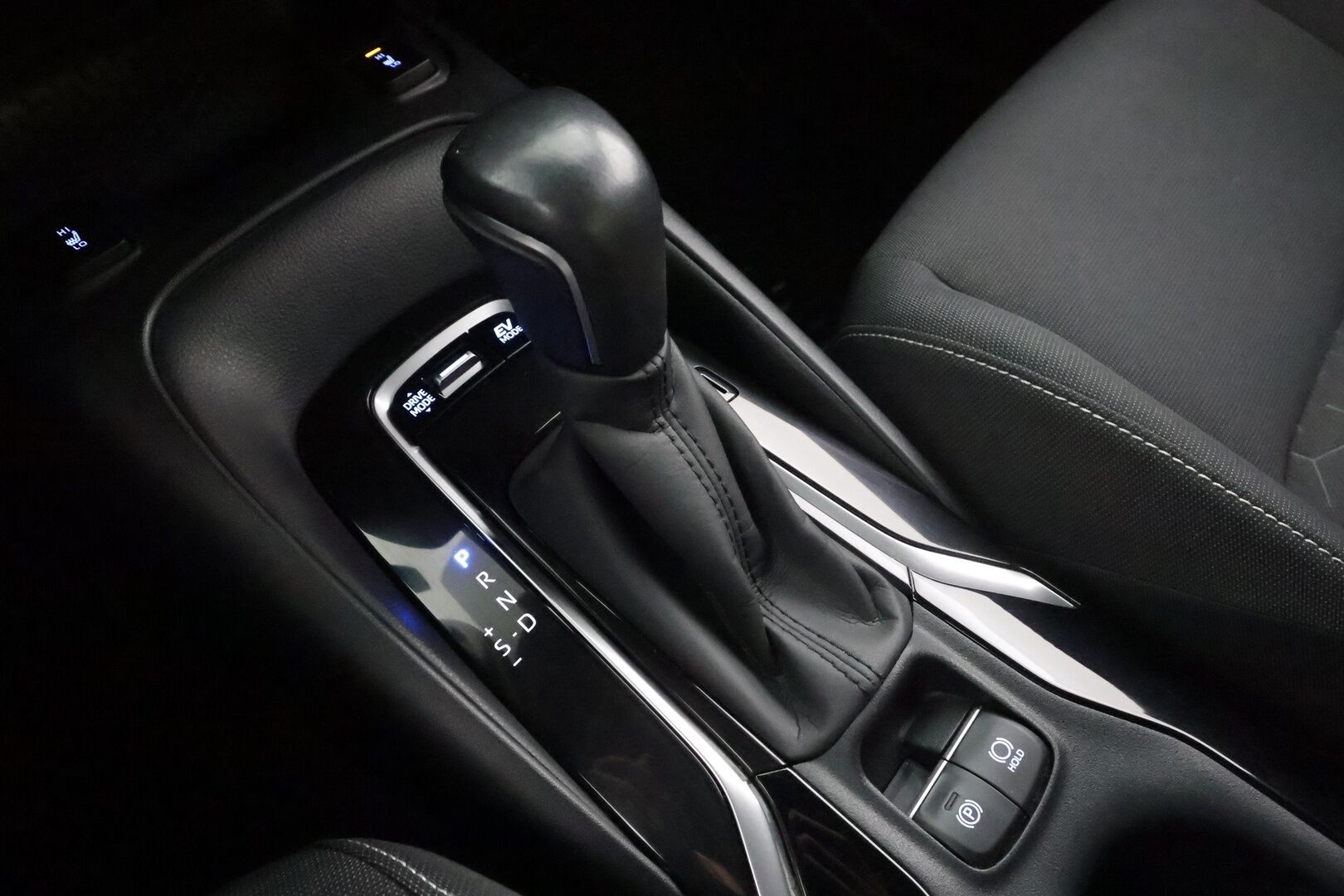 Toyota Corolla 2019 Hatchback 2,0 Hybrid Active * ACC / P.kamera / Lohko+Sisä / Navi / Keyless / LED / Ratinlämmitin * - Suomi-auto / Kahdet renkaat aluvanteilla