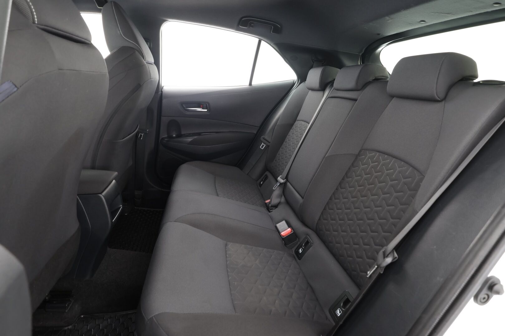 Toyota Corolla 2019 Hatchback 2,0 Hybrid Active * ACC / P.kamera / Lohko+Sisä / Navi / Keyless / LED / Ratinlämmitin * - Suomi-auto / Kahdet renkaat aluvanteilla