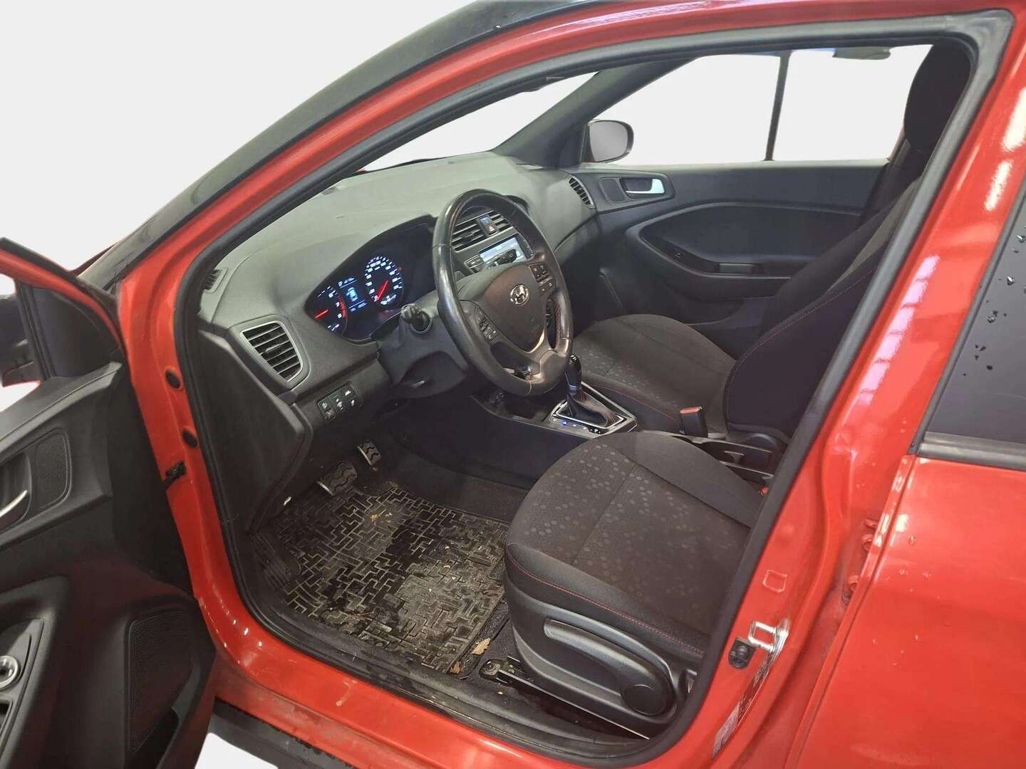 Hyundai i20 1,0 T-GDI 100 hv 7-DCT Black 2020, bild 3/3