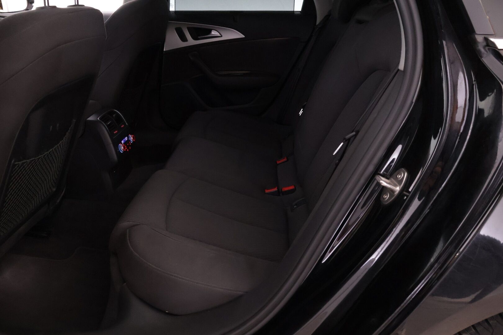 Audi A6 2016 Avant Business Sport 3,0 V6 TDI 160 kW quattro S tronic - Huippuvarusteet! | Webasto | Kamera | Sporttipenkit | Muistipenkki | Taittuva Koukku | Navi |