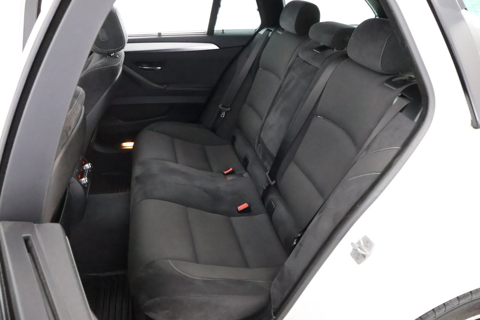BMW 530 2016 TwinPower Turbo A xDrive F11 LCI Touring M Sport - Webasto / Adapt.Vakkari / Harman&Kardon / HUD / Panorama / 360-Kamera / Vetokoukku / AdBlue Rempattu / Supervarusteltu!