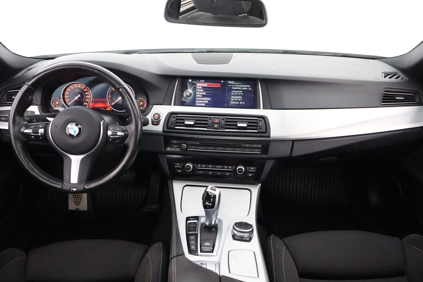 BMW 530 2016 TwinPower Turbo A xDrive F11 LCI Touring M Sport - Webasto / Adapt.Vakkari / Harman&Kardon / HUD / Panorama / 360-Kamera / Vetokoukku / AdBlue Rempattu / Supervarusteltu!