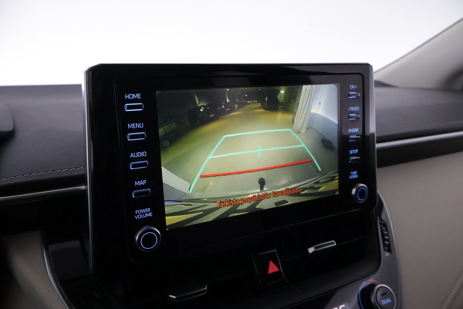 Toyota Corolla 2019 Sedan 1,8 Hybrid Premium *ACC / HUD / BLIS / Lohko / Koukku / Nahat / Navi / Kamera / Tutkat / LED / Ratinlämmitin* - Kattavilla varusteilla ja hyvällä huoltohistorialla varusteltu!