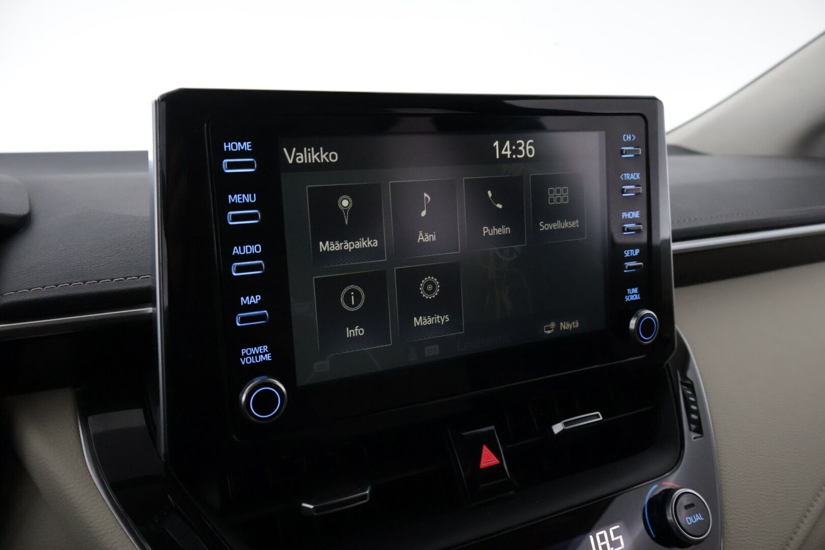 Toyota Corolla 2019 Sedan 1,8 Hybrid Premium *ACC / HUD / BLIS / Lohko / Koukku / Nahat / Navi / Kamera / Tutkat / LED / Ratinlämmitin* - Kattavilla varusteilla ja hyvällä huoltohistorialla varusteltu!