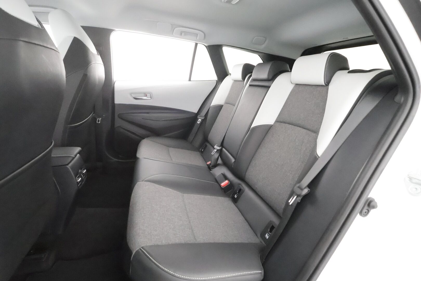 Toyota Corolla 2019 Touring Sports 1,8 Hybrid Style - | ACC | Lohko | P.Kamera | LED | Ratinlämmitys | Puolinahat | Apple&Android | Suomi-auto | Kahdet Renkaat | Merkkihuollettu |