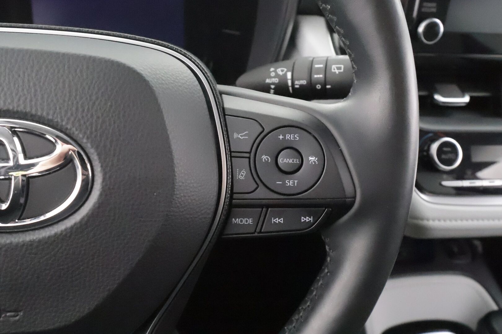 Toyota Corolla 2019 Touring Sports 1,8 Hybrid Style - | ACC | Lohko | P.Kamera | LED | Ratinlämmitys | Puolinahat | Apple&Android | Suomi-auto | Kahdet Renkaat | Merkkihuollettu |