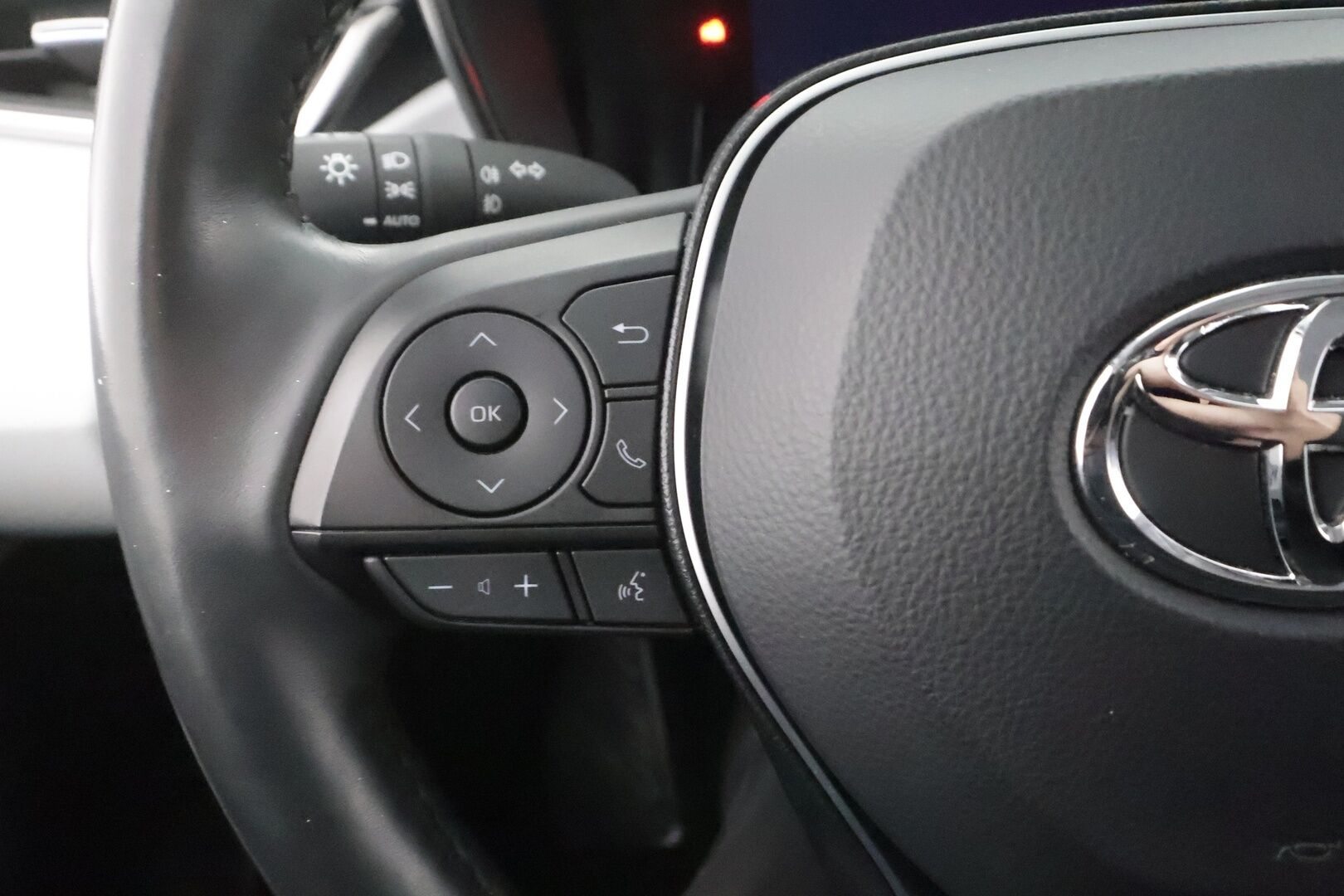 Toyota Corolla 2019 Touring Sports 1,8 Hybrid Style - | ACC | Lohko | P.Kamera | LED | Ratinlämmitys | Puolinahat | Apple&Android | Suomi-auto | Kahdet Renkaat | Merkkihuollettu |