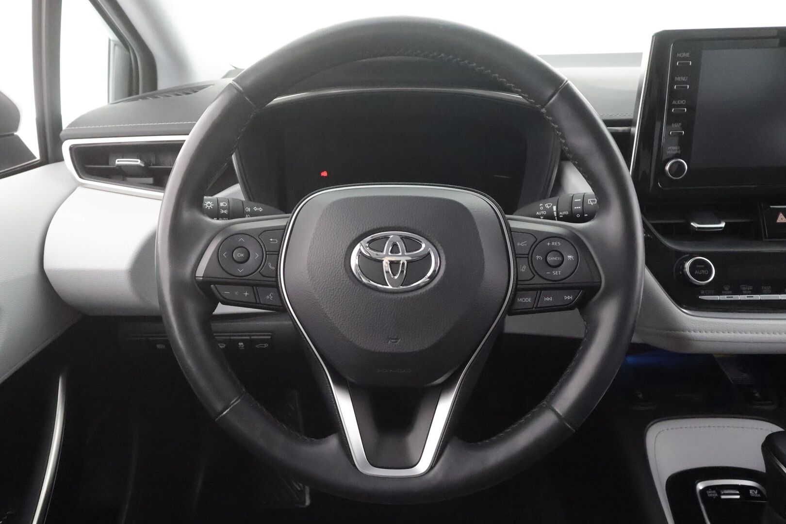 Toyota Corolla 2019 Touring Sports 1,8 Hybrid Style - | ACC | Lohko | P.Kamera | LED | Ratinlämmitys | Puolinahat | Apple&Android | Suomi-auto | Kahdet Renkaat | Merkkihuollettu |