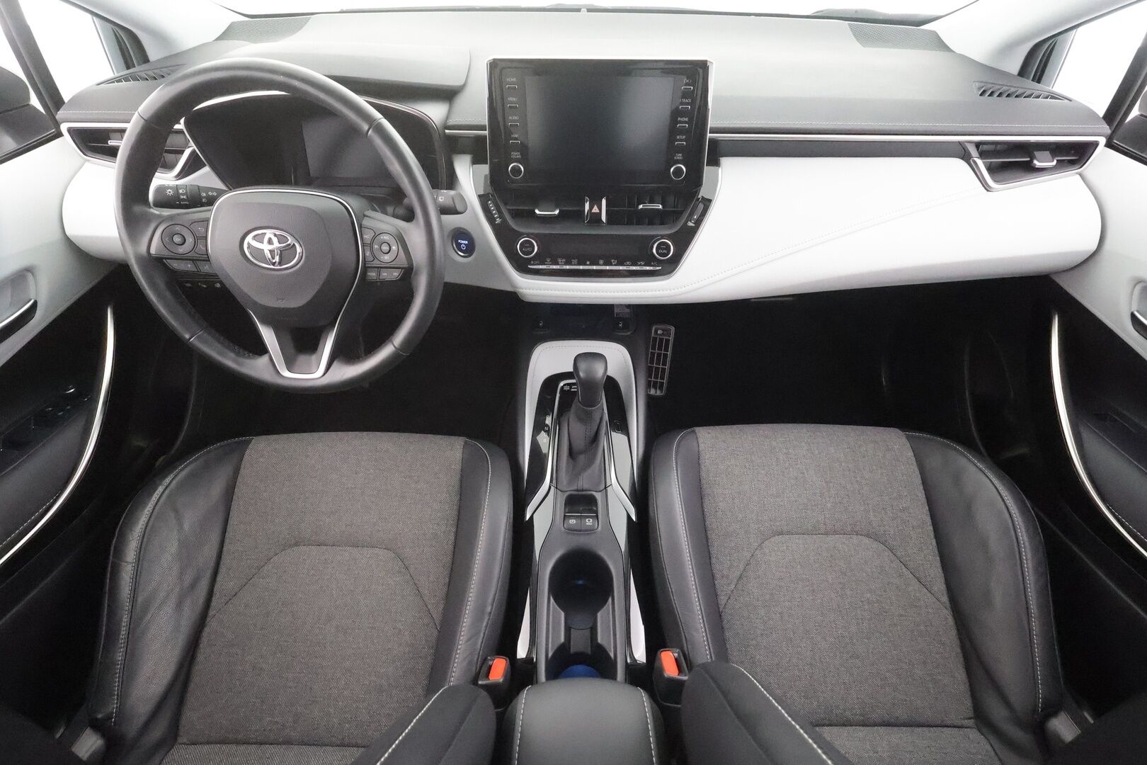 Toyota Corolla 2019 Touring Sports 1,8 Hybrid Style - | ACC | Lohko | P.Kamera | LED | Ratinlämmitys | Puolinahat | Apple&Android | Suomi-auto | Kahdet Renkaat | Merkkihuollettu |