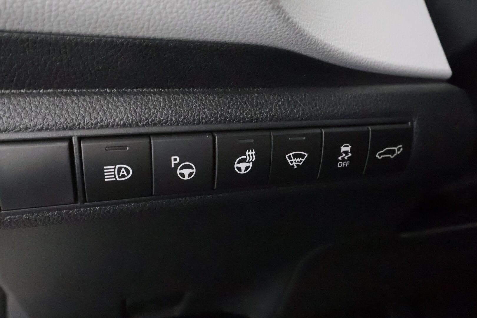 Toyota Corolla 2019 Touring Sports 1,8 Hybrid Style - | ACC | Lohko | P.Kamera | LED | Ratinlämmitys | Puolinahat | Apple&Android | Suomi-auto | Kahdet Renkaat | Merkkihuollettu |