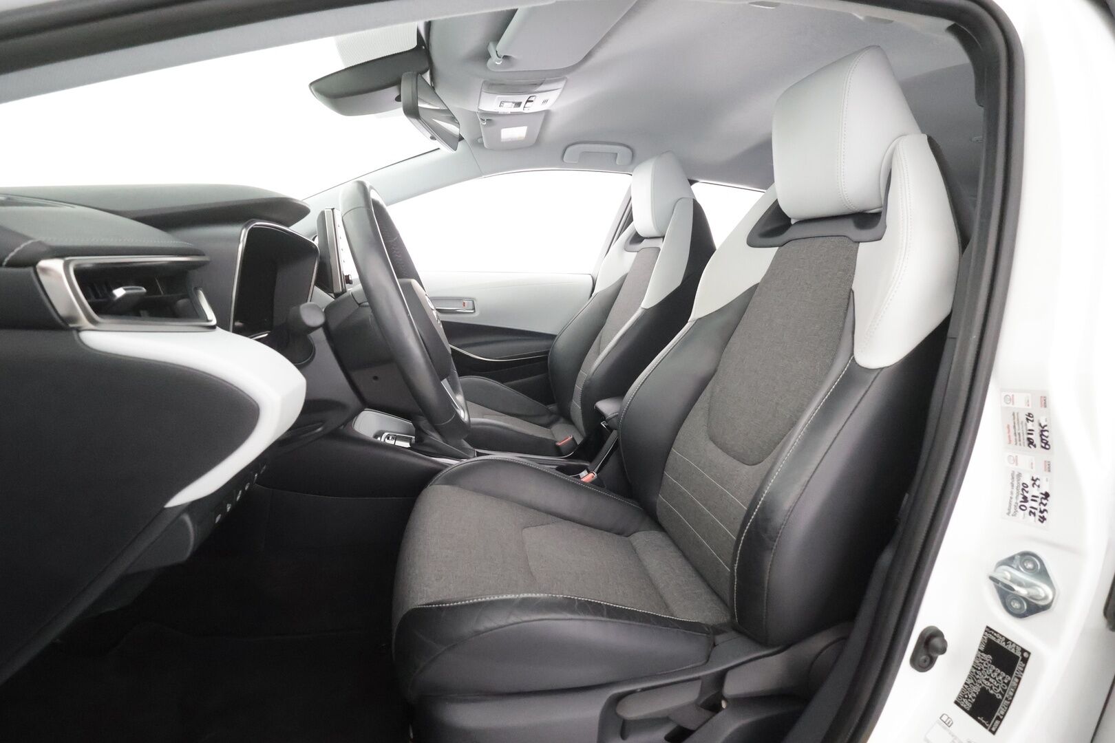 Toyota Corolla 2019 Touring Sports 1,8 Hybrid Style - | ACC | Lohko | P.Kamera | LED | Ratinlämmitys | Puolinahat | Apple&Android | Suomi-auto | Kahdet Renkaat | Merkkihuollettu |