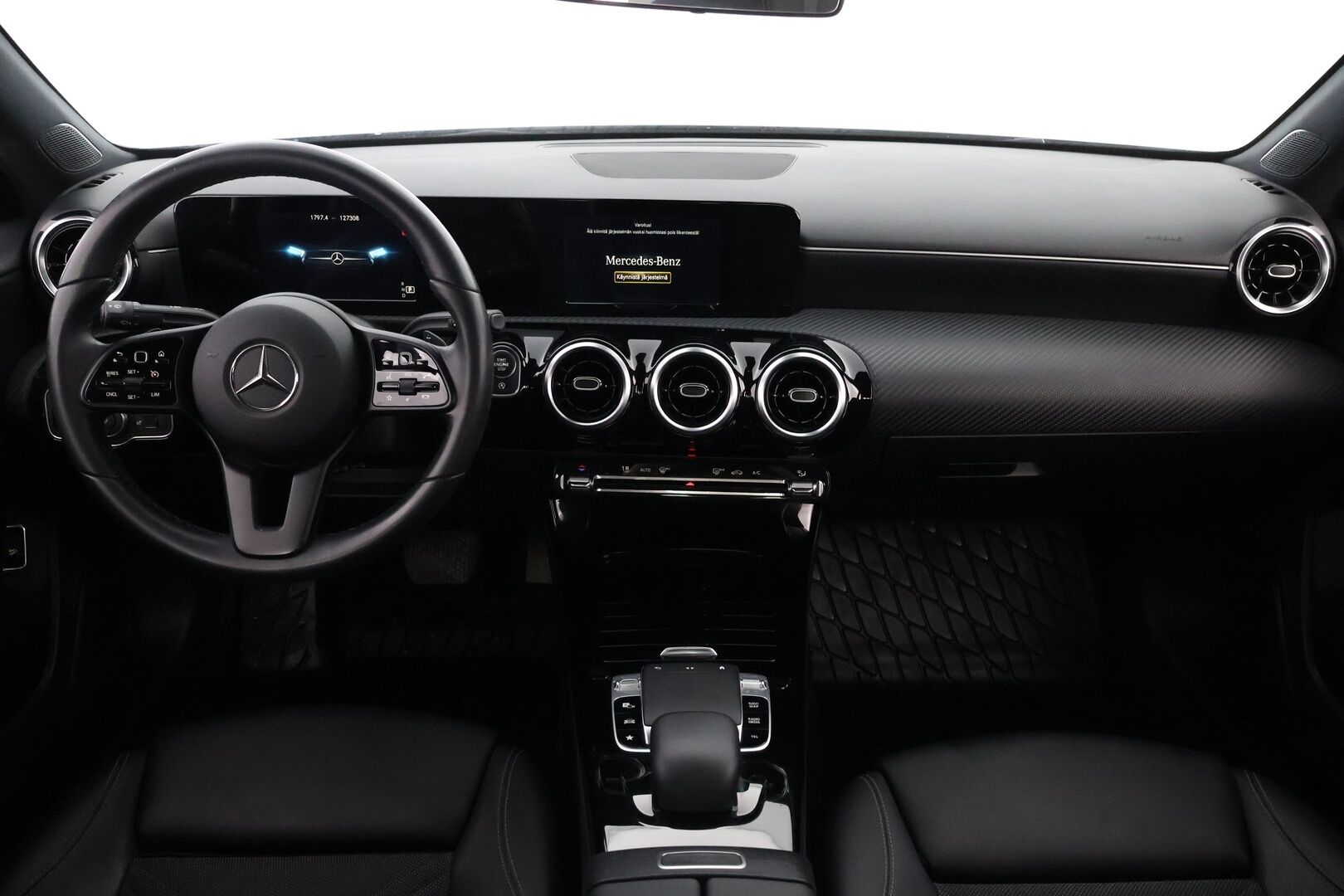 Mercedes-Benz A 2020 200 A sedan Launch Edition Style - Suomiauto / Vetokoukku / Peruutuskamera / Digimittari / LED High Perfomance / Puolinahkasisusta / Sporttipenkit / Juuri tullut Tampereelle!
