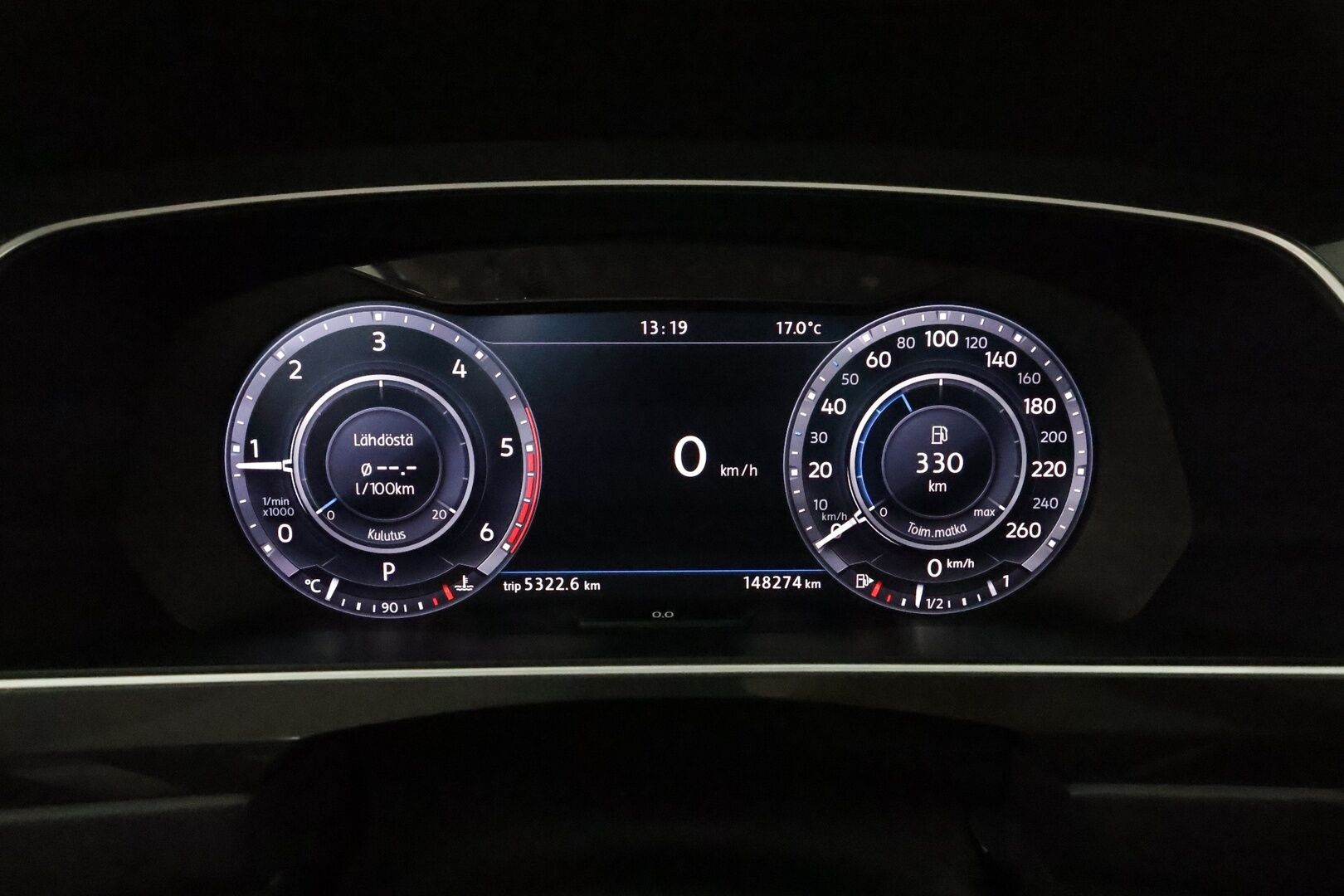 Volkswagen Tiguan 2017 R-Line 2,0 TDI SCR 140 kW 4MOTION DSG **Webasto / Adapt.vakkari / LED / Koukku / P.kamera / Digimittaristo / KeylessGo** - Kahdet renkaat aluvanteilla