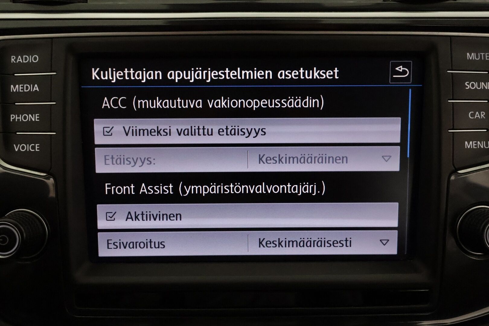 Volkswagen Tiguan 2017 R-Line 2,0 TDI SCR 140 kW 4MOTION DSG **Webasto / Adapt.vakkari / LED / Koukku / P.kamera / Digimittaristo / KeylessGo** - Kahdet renkaat aluvanteilla