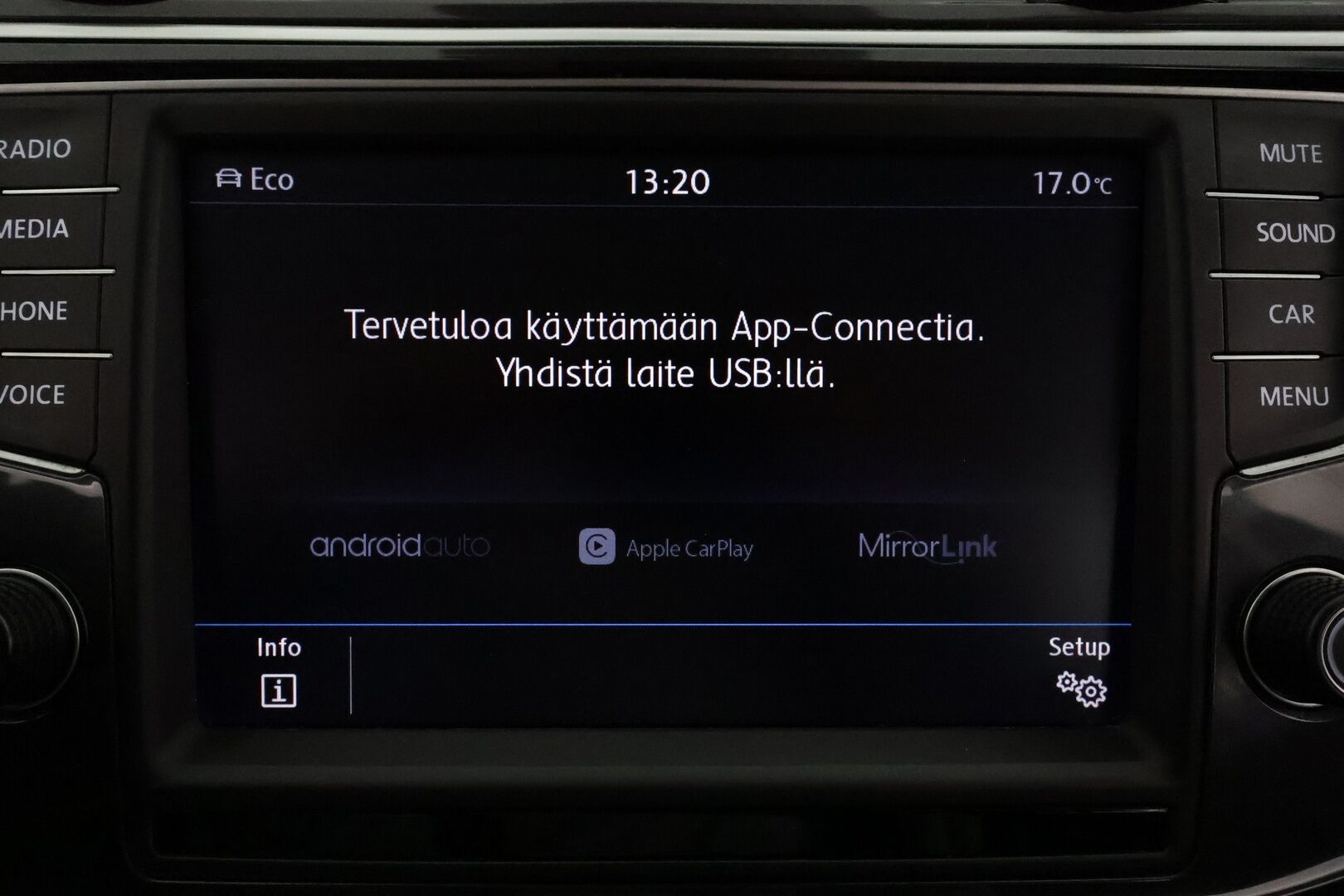 Volkswagen Tiguan 2017 R-Line 2,0 TDI SCR 140 kW 4MOTION DSG **Webasto / Adapt.vakkari / LED / Koukku / P.kamera / Digimittaristo / KeylessGo** - Kahdet renkaat aluvanteilla