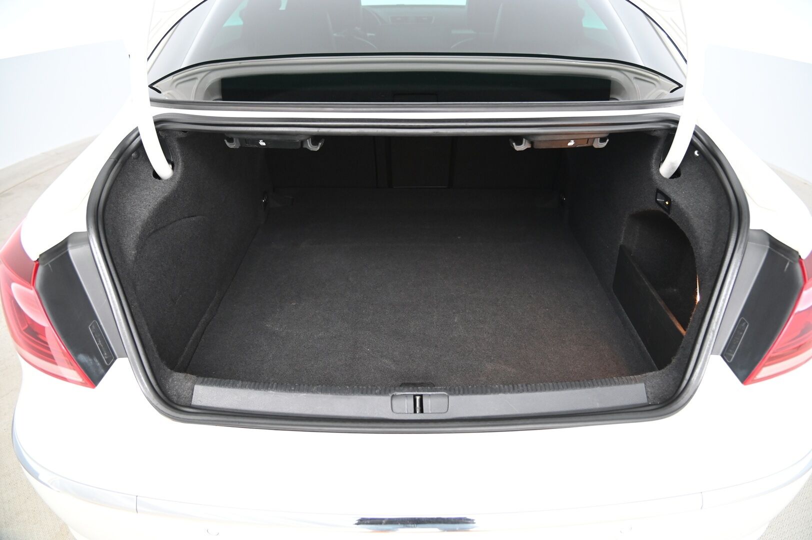 Volkswagen CC 2014 2,0 TDI R-Line 130 kW (177 hv) 4MOTION DSG *Koukku / Webasto / ACC / R-Line / P-Kamera / Tutkat* - *Juuri saapunut! / Musta sisäkatto / 2X renkaat / Siist*