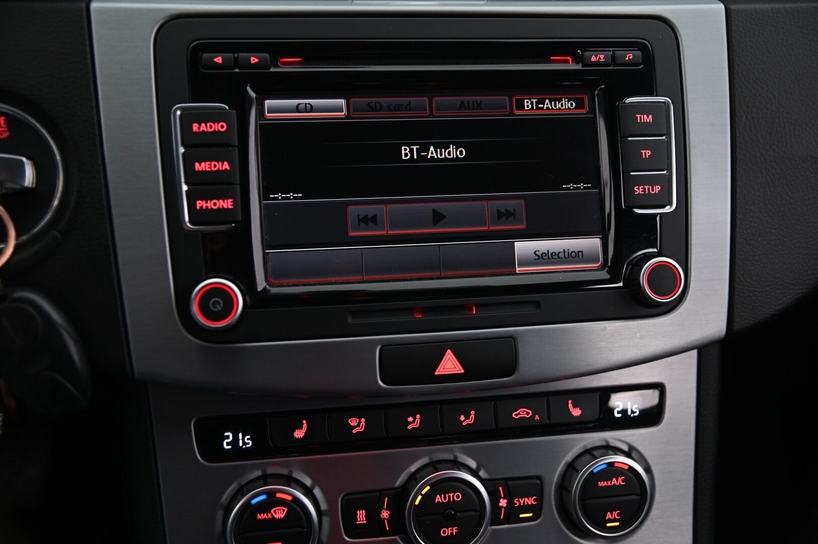 Volkswagen CC 2014 2,0 TDI R-Line 130 kW (177 hv) 4MOTION DSG *Koukku / Webasto / ACC / R-Line / P-Kamera / Tutkat* - *Juuri saapunut! / Musta sisäkatto / 2X renkaat / Siist*