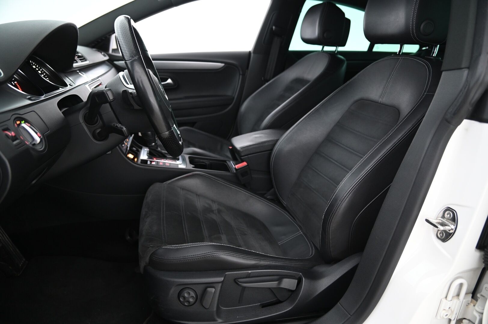 Volkswagen CC 2014 2,0 TDI R-Line 130 kW (177 hv) 4MOTION DSG *Koukku / Webasto / ACC / R-Line / P-Kamera / Tutkat* - *Juuri saapunut! / Musta sisäkatto / 2X renkaat / Siist*