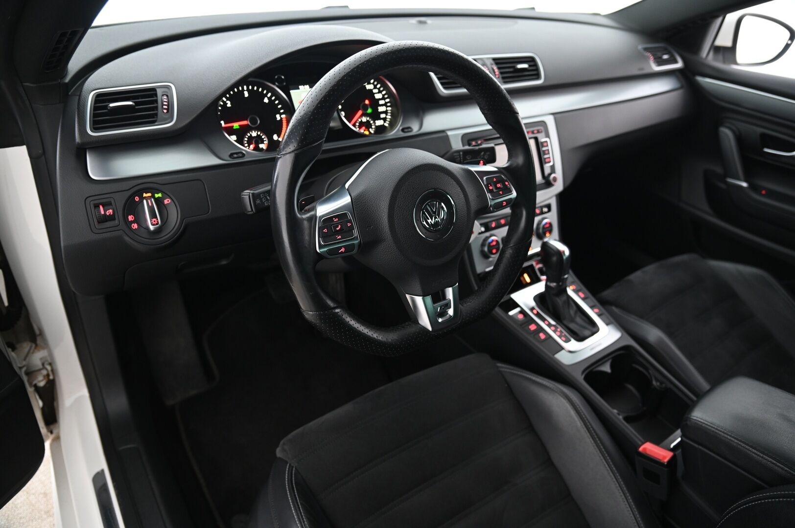 Volkswagen CC 2014 2,0 TDI R-Line 130 kW (177 hv) 4MOTION DSG *Koukku / Webasto / ACC / R-Line / P-Kamera / Tutkat* - *Juuri saapunut! / Musta sisäkatto / 2X renkaat / Siist*