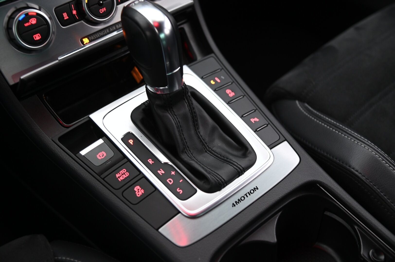 Volkswagen CC 2014 2,0 TDI R-Line 130 kW (177 hv) 4MOTION DSG *Koukku / Webasto / ACC / R-Line / P-Kamera / Tutkat* - *Juuri saapunut! / Musta sisäkatto / 2X renkaat / Siist*