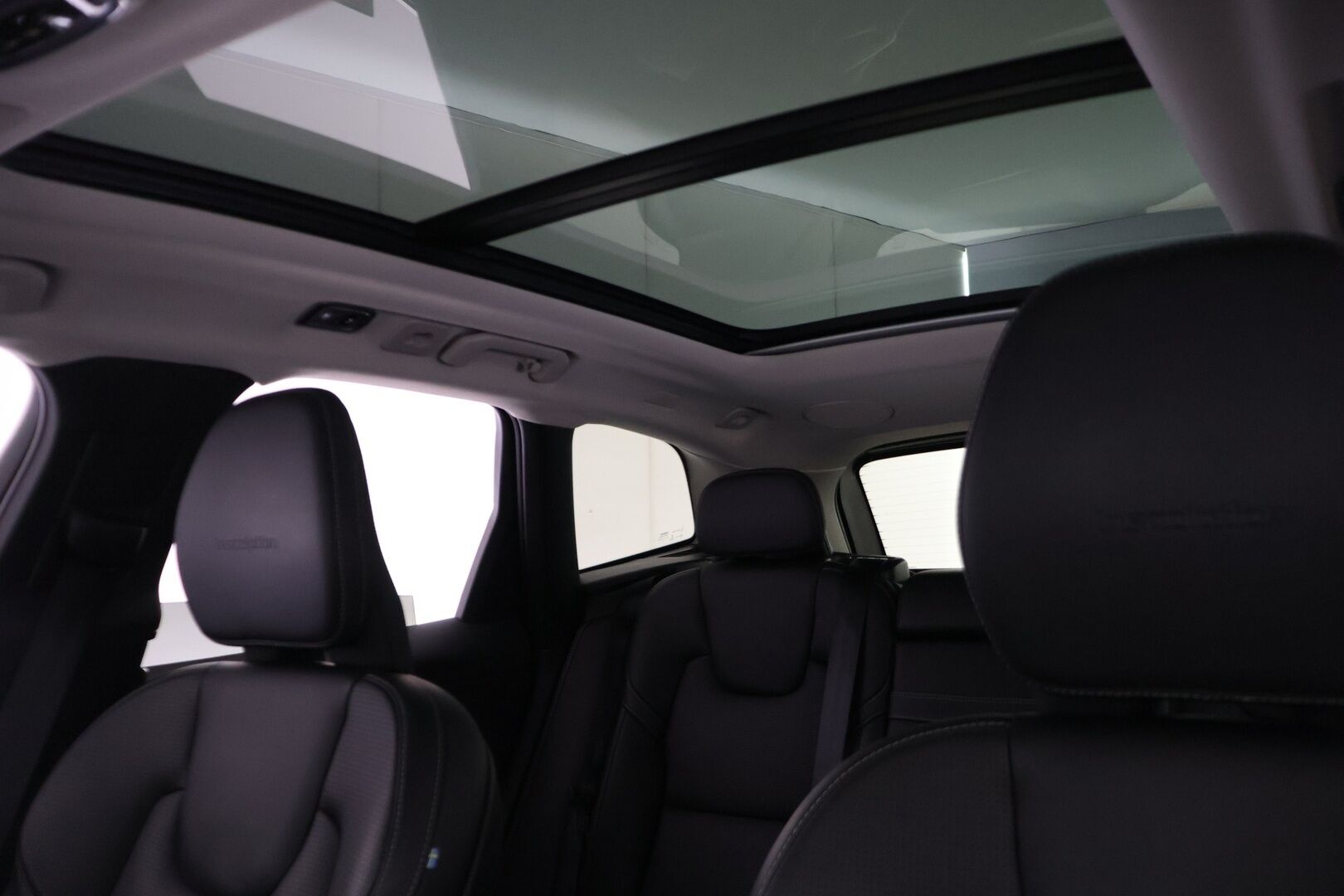 Volvo XC60 2020 T8 TwE AWD Inscription aut - Suomi-auto | Merkkihuollettu | Bowers&Wilkins | Hierovat ja ilmastoidut muistipenkit | Pilot assist | Webasto | Vetokoukku | 360 kamera