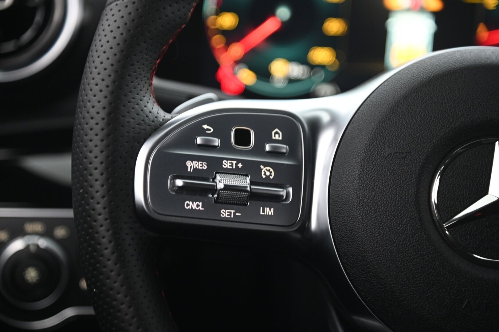 Mercedes-Benz CLA 2020 180 A Business AMG - *Widescreen / Navi / Suomi-Auto / Siisti*
