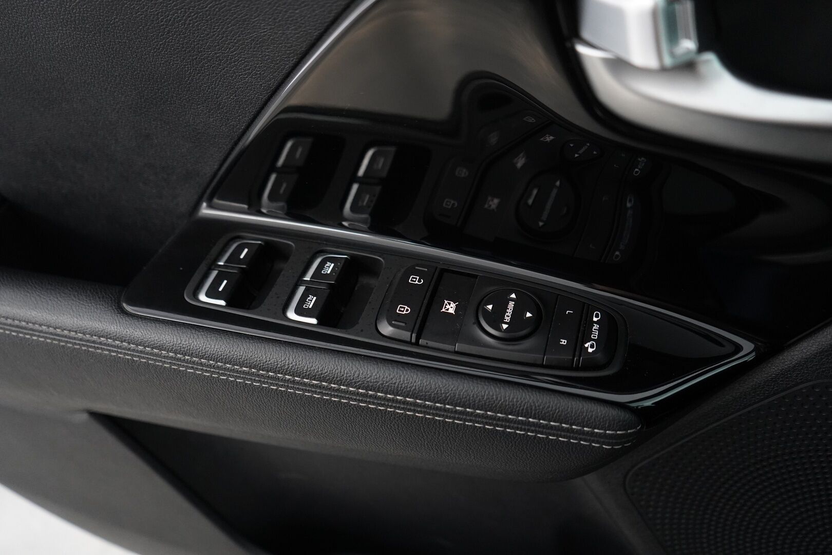 Kia Niro 2020 1,6 GDI Hybrid EX DCT *ACC / Kamera / Ratinlämmitin / Kaistavahti* - Juuri katsastettu / Juuri Huollettu / Kahdet renkaat alumiinivantein / Suomi-auto