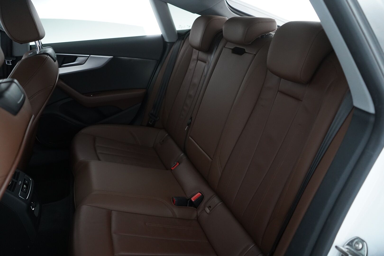 Audi A5 2019 Sportback Business Sport Edition 45TFSI 180kW MHEW Quattro S Tronic *Webasto / Nahat / Vetokoukku / Tutkat* - KATSO MIHIN HINTAAN! / Suomi-Auto / Kahdet renkaat alumiinivanteilla / Hyvä huoltohistoria / Viimeisin huolto 172tkm