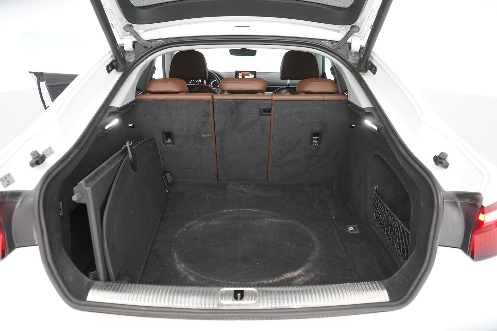 Audi A5 2019 Sportback Business Sport Edition 45TFSI 180kW MHEW Quattro S Tronic *Webasto / Nahat / Vetokoukku / Tutkat* - KATSO MIHIN HINTAAN! / Suomi-Auto / Kahdet renkaat alumiinivanteilla / Hyvä huoltohistoria / Viimeisin huolto 172tkm