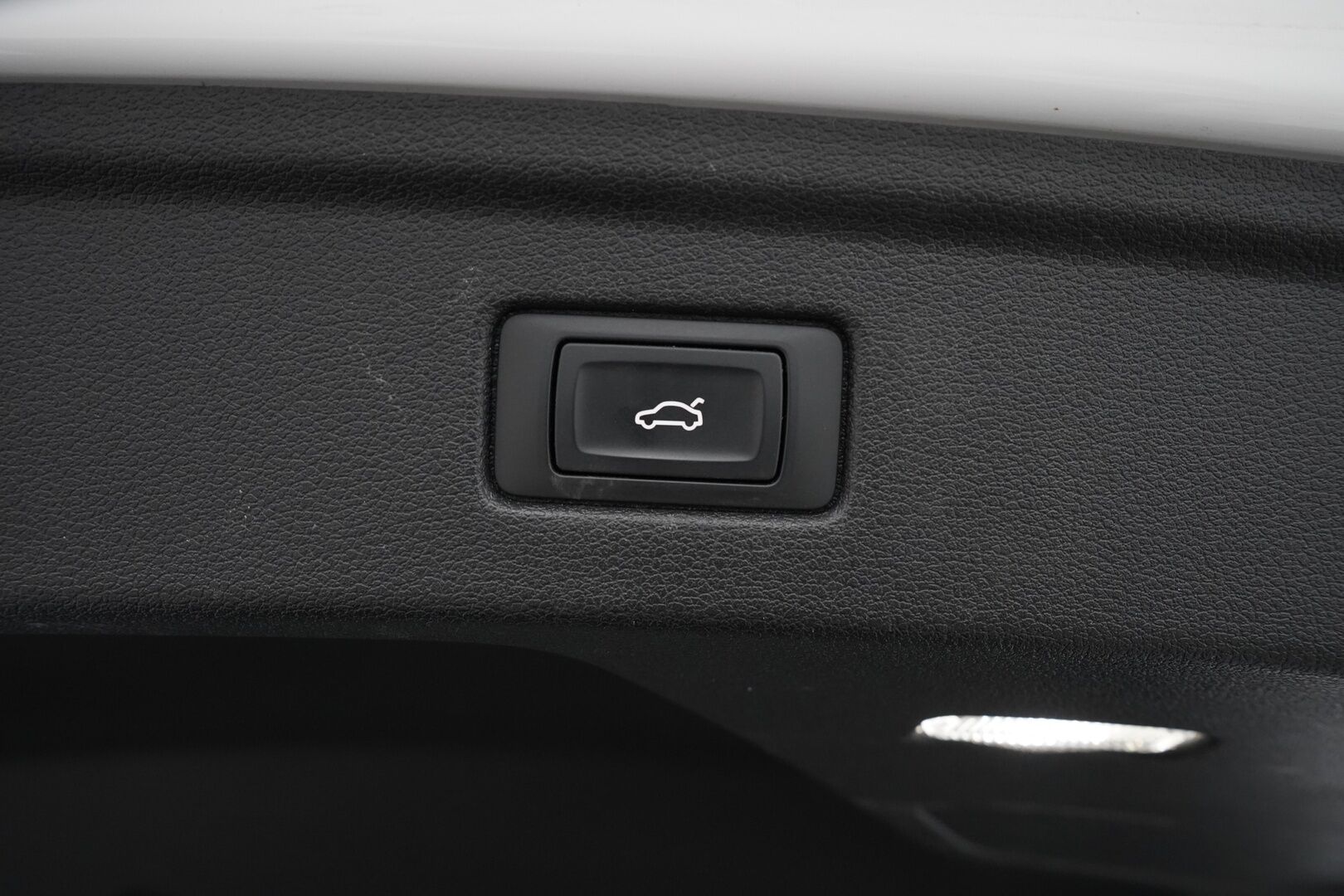 Audi A5 2019 Sportback Business Sport Edition 45TFSI 180kW MHEW Quattro S Tronic *Webasto / Nahat / Vetokoukku / Tutkat* - KATSO MIHIN HINTAAN! / Suomi-Auto / Kahdet renkaat alumiinivanteilla / Hyvä huoltohistoria / Viimeisin huolto 172tkm