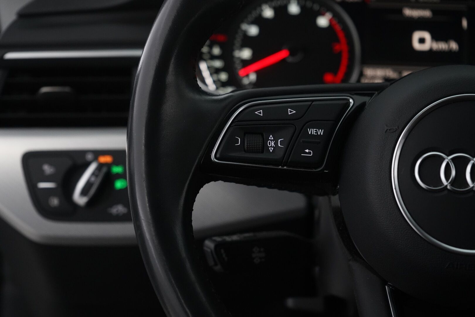 Audi A5 2019 Sportback Business Sport Edition 45TFSI 180kW MHEV Quattro S Tronic *Webasto / Nahat / Vetokoukku / Tutkat* - KATSO KAMPANJAHINTA!/ Suomi-Auto / Kahdet renkaat alumiinivanteilla / Hyvä huoltohistoria / Viimeisin huolto 172tkm - HULLU BLACKWEEK KORKOTARJOUS 2,49%