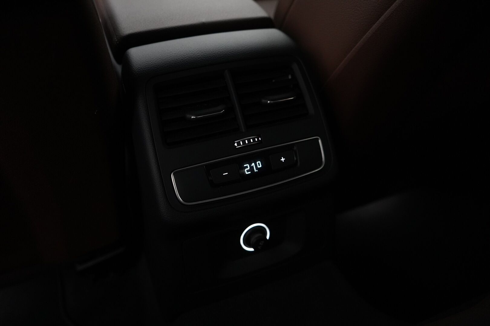 Audi A5 2019 Sportback Business Sport Edition 45TFSI 180kW MHEV Quattro S Tronic *Webasto / Nahat / Vetokoukku / Tutkat* - KATSO KAMPANJAHINTA!/ Suomi-Auto / Kahdet renkaat alumiinivanteilla / Hyvä huoltohistoria / Viimeisin huolto 172tkm - HULLU BLACKWEEK KORKOTARJOUS 2,49%