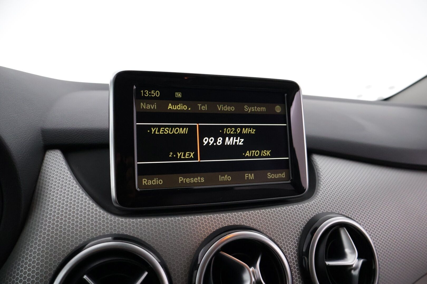 Mercedes-Benz B 2012 180 BE A Premium Business *Muistipenkki / BLIS / Comand / ILS / Lohkolämmitin / Koukku / Vakkari / 2x Renkaat* - Tilava Mercedes huippuvarustein! / Juuri katsastettu. 