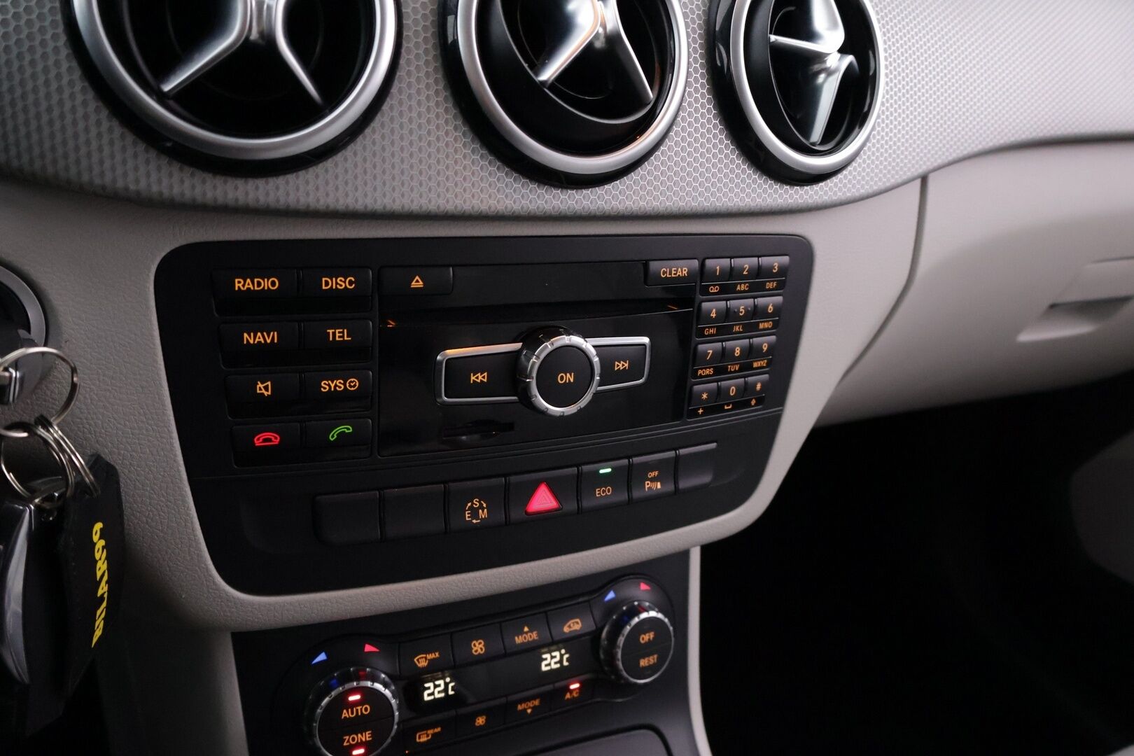 Mercedes-Benz B 2012 180 BE A Premium Business *Muistipenkki / BLIS / Comand / ILS / Lohkolämmitin / Koukku / Vakkari / 2x Renkaat* - Tilava Mercedes huippuvarustein! / Juuri katsastettu. 