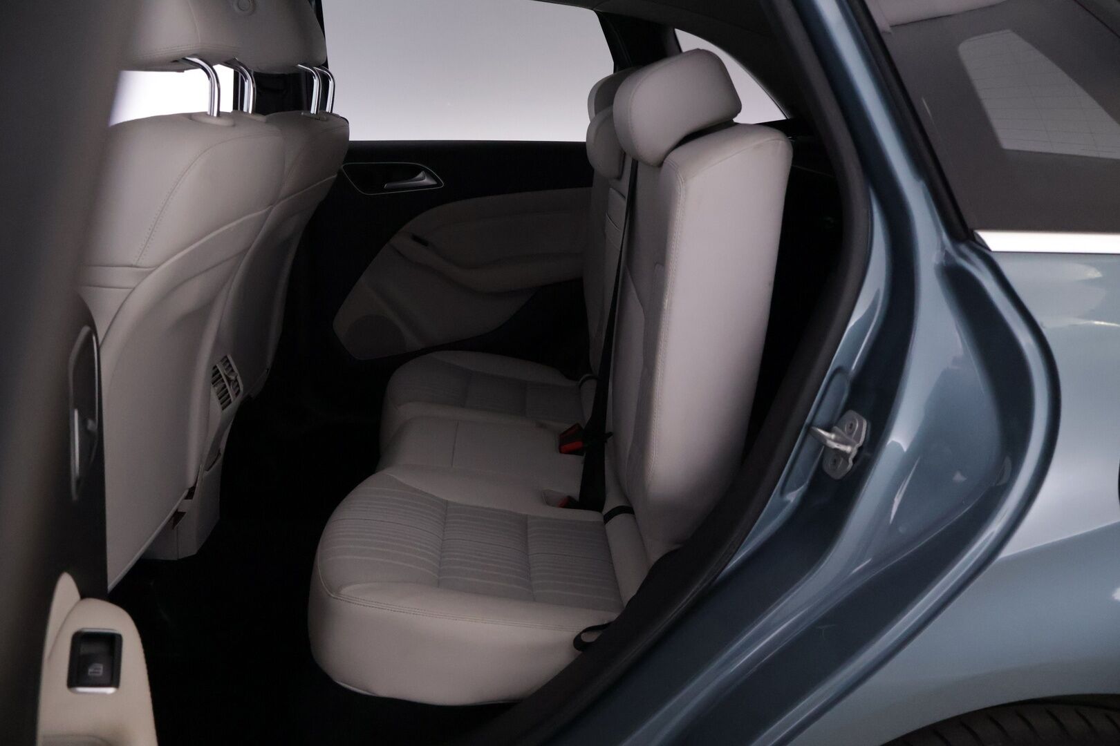 Mercedes-Benz B 2012 180 BE A Premium Business *Muistipenkki / BLIS / Comand / ILS / Lohkolämmitin / Koukku / Vakkari / 2x Renkaat* - Tilava Mercedes huippuvarustein! / Juuri katsastettu. 