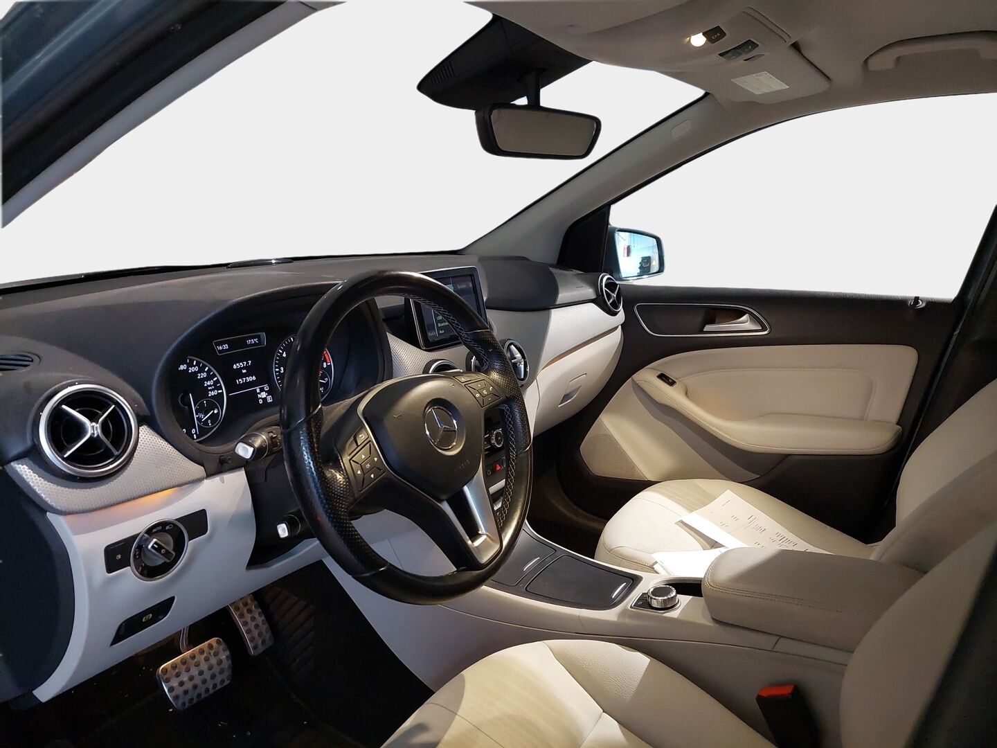 Mercedes-Benz B 2012 180 BE A Premium Business *Muistipenkki / BLIS / Comand / ILS / Lohkolämmitin / Koukku / Vakkari / 2x Renkaat* - Tilava Mercedes huippuvarustein! / Taloudellista ja mukavaa ajoa. 