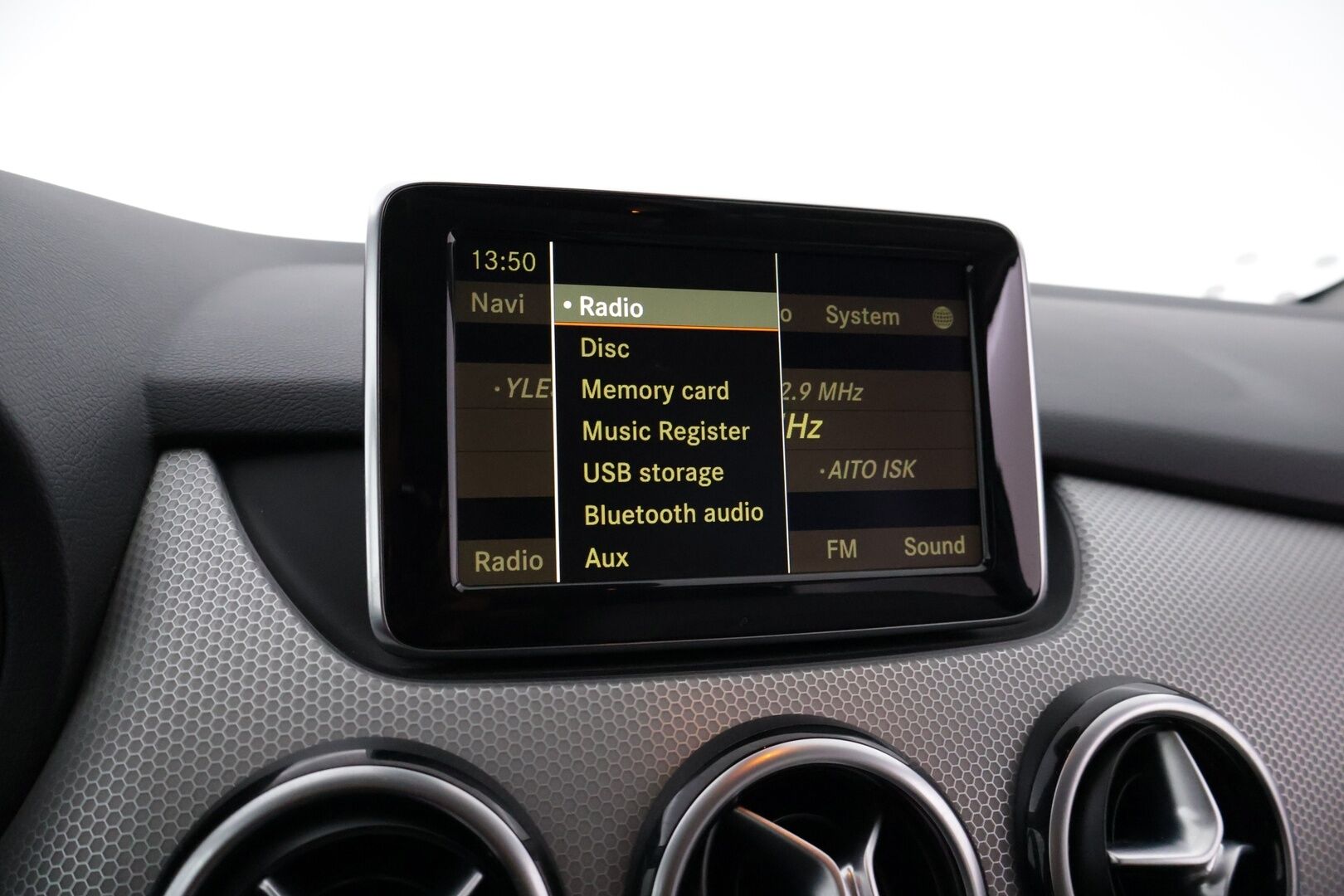 Mercedes-Benz B 2012 180 BE A Premium Business *Muistipenkki / BLIS / Comand / ILS / Lohkolämmitin / Koukku / Vakkari / 2x Renkaat* - Tilava Mercedes huippuvarustein! / Juuri katsastettu. 