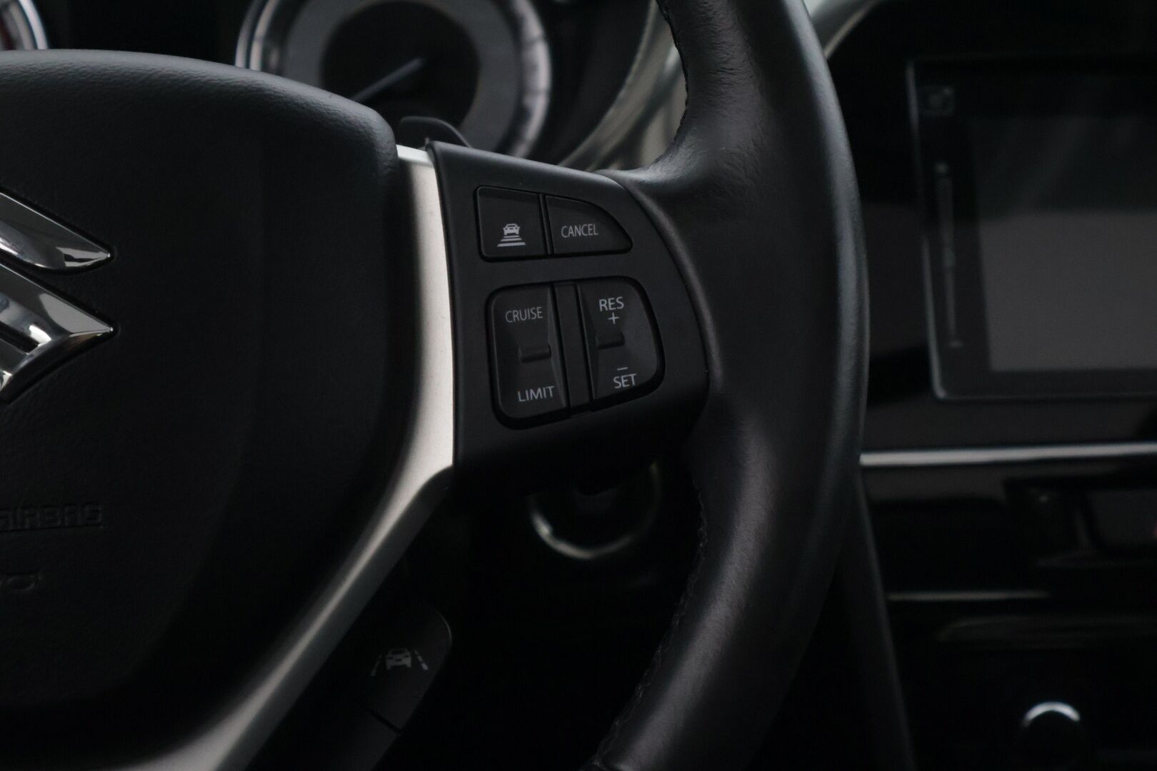 Suzuki Vitara 2021 1,4 BOOSTERJET 4WD GL+ 6AT HYBRID * Webasto / KeylessGo / Peruutuskamera / Adapti. Cruise * - * 1-.om Suomi-Auto / Hyvät varusteet / Särmät huollot / 2x hyvät renkaat aluvanteilla *