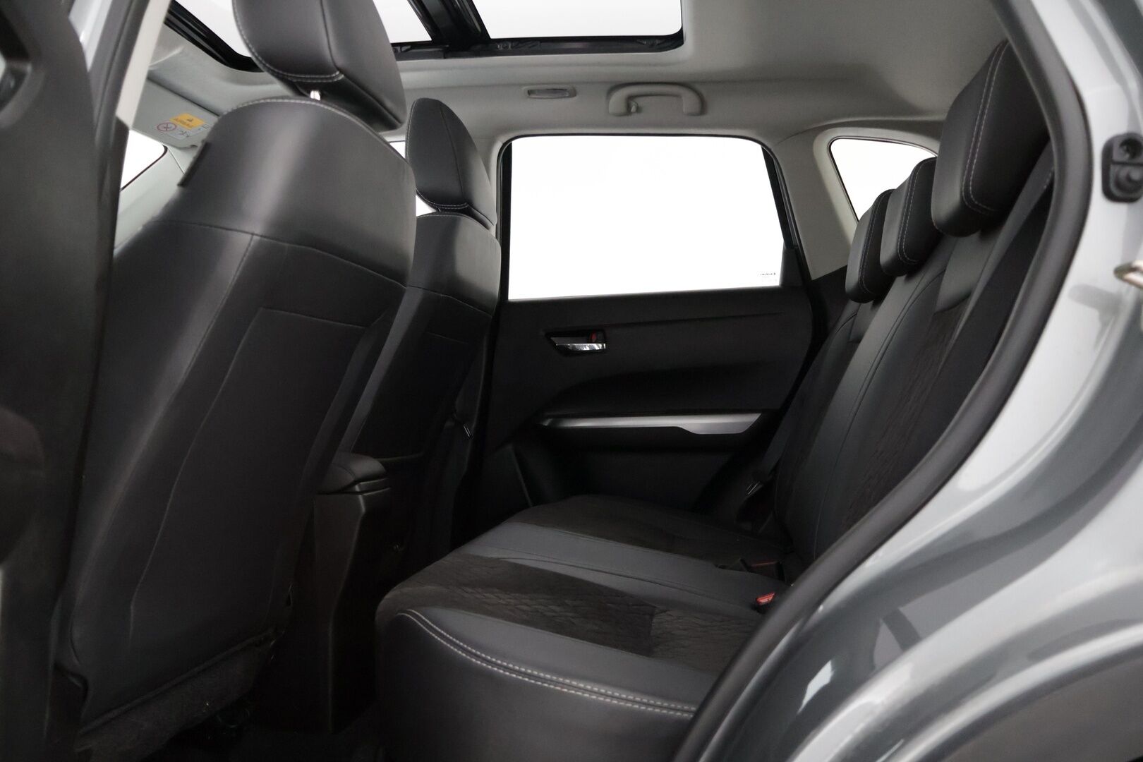 Suzuki Vitara 2021 1,4 BOOSTERJET 4WD GL+ 6AT HYBRID * Webasto / KeylessGo / Peruutuskamera / Adapti. Cruise * - * 1-.om Suomi-Auto / Hyvät varusteet / Särmät huollot / 2x hyvät renkaat aluvanteilla *
