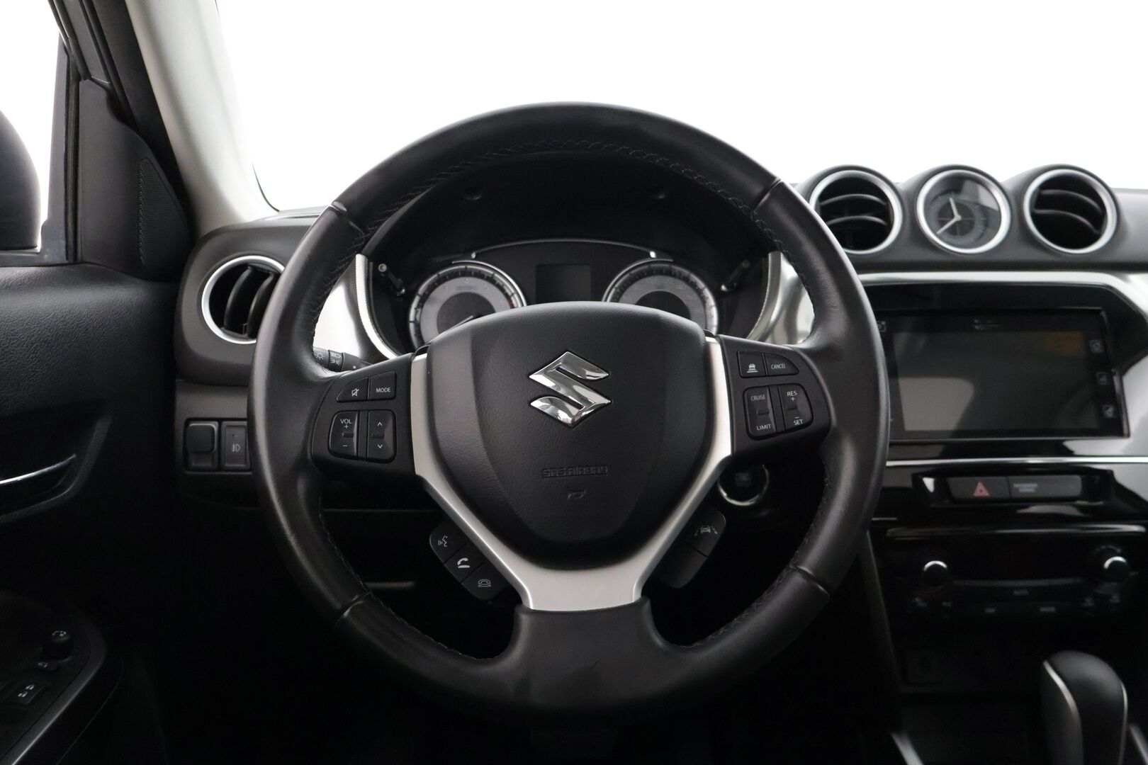 Suzuki Vitara 2021 1,4 BOOSTERJET 4WD GL+ 6AT HYBRID * Webasto / KeylessGo / Peruutuskamera / Adapti. Cruise * - * 1-.om Suomi-Auto / Hyvät varusteet / Särmät huollot / 2x hyvät renkaat aluvanteilla *