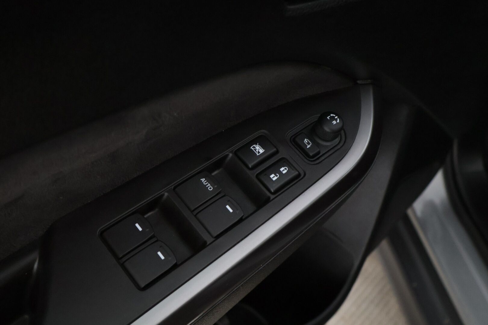 Suzuki Vitara 2021 1,4 BOOSTERJET 4WD GL+ 6AT HYBRID * Webasto / KeylessGo / Peruutuskamera / Adapti. Cruise * - * 1-.om Suomi-Auto / Hyvät varusteet / Särmät huollot / 2x hyvät renkaat aluvanteilla *