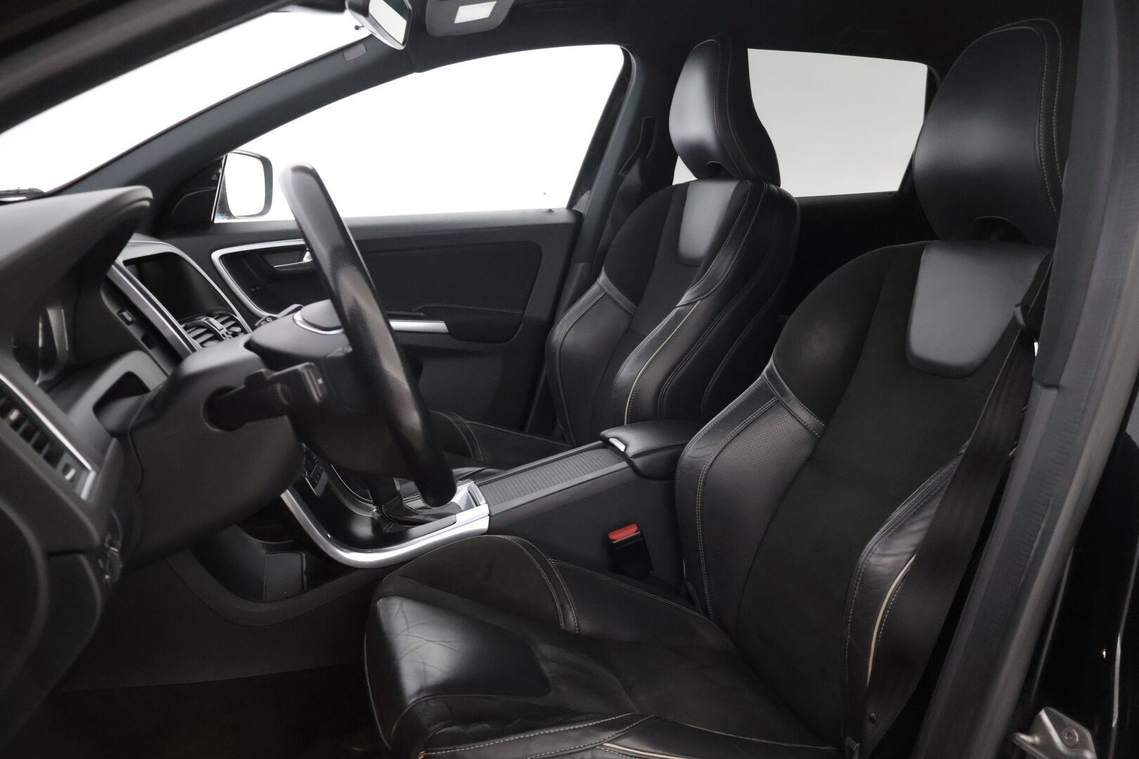 Volvo XC60 2016 D4 AWD R-Design aut - | Adaptiivinen vakionopeudensäädin | BLIS | Peruutuskamera | Navigointi | Jakopää Tehty 4/26 | ACC | Vetokoukku | Webasto Ylläpitolaturilla |