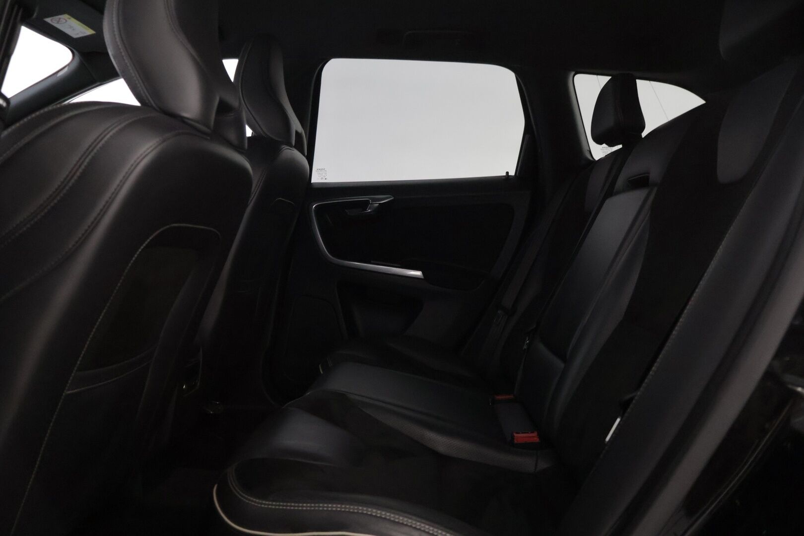 Volvo XC60 2016 D4 AWD R-Design aut - | Adaptiivinen vakionopeudensäädin | BLIS | Peruutuskamera | Navigointi | Jakopää Tehty 4/26 | ACC | Vetokoukku | Webasto Ylläpitolaturilla |