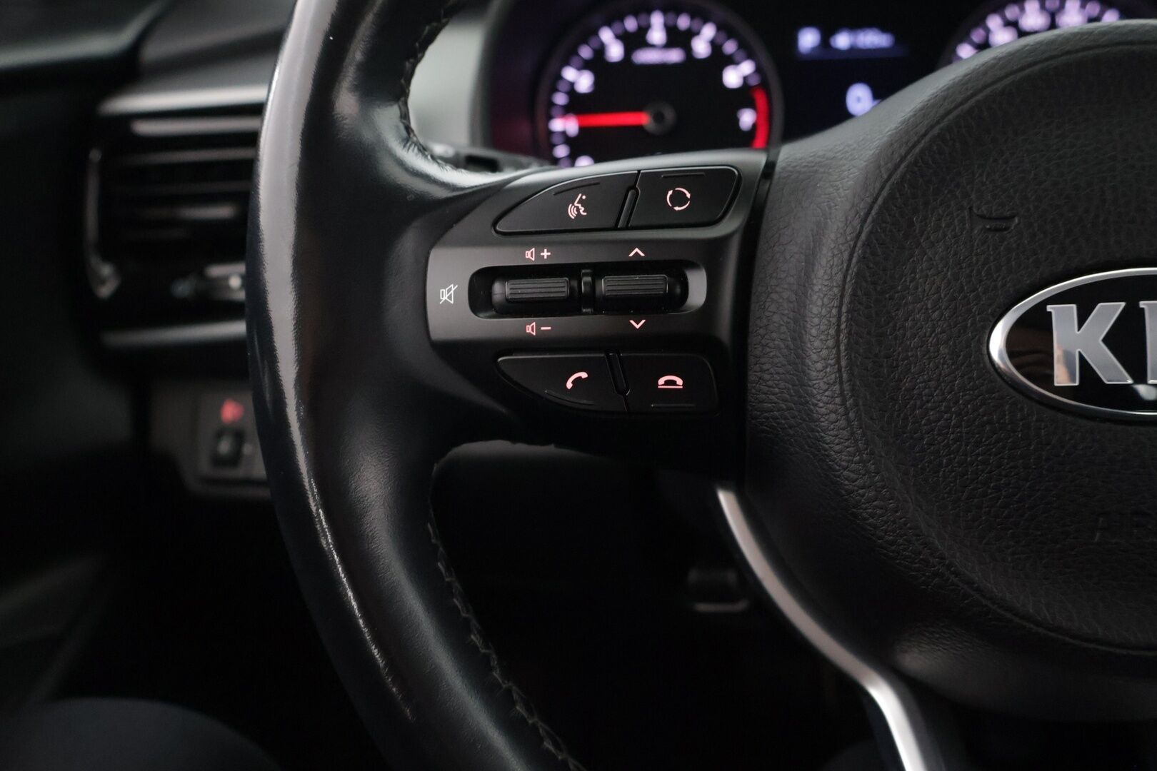Kia Stonic 2020 1,0 T-GDI ISG 120hv EX DCT EcoDynamics - *Juuri huollettu ja katsastettu / Suomi-auto / Lohkolämmitin / Peruutuskamera / Tutkat takana / Ratinlämmitin / 2x renkaat alumiinivantein*
