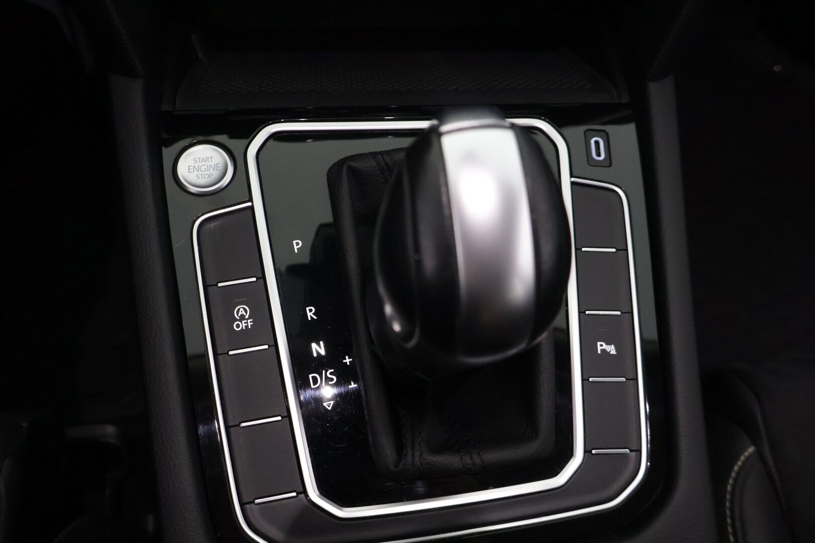 Volkswagen Passat 2020 Variant R-Line 1,5 TSI EVO 110 kW DSG-automaatti - P.Kamera| Webasto|LED|Koukku