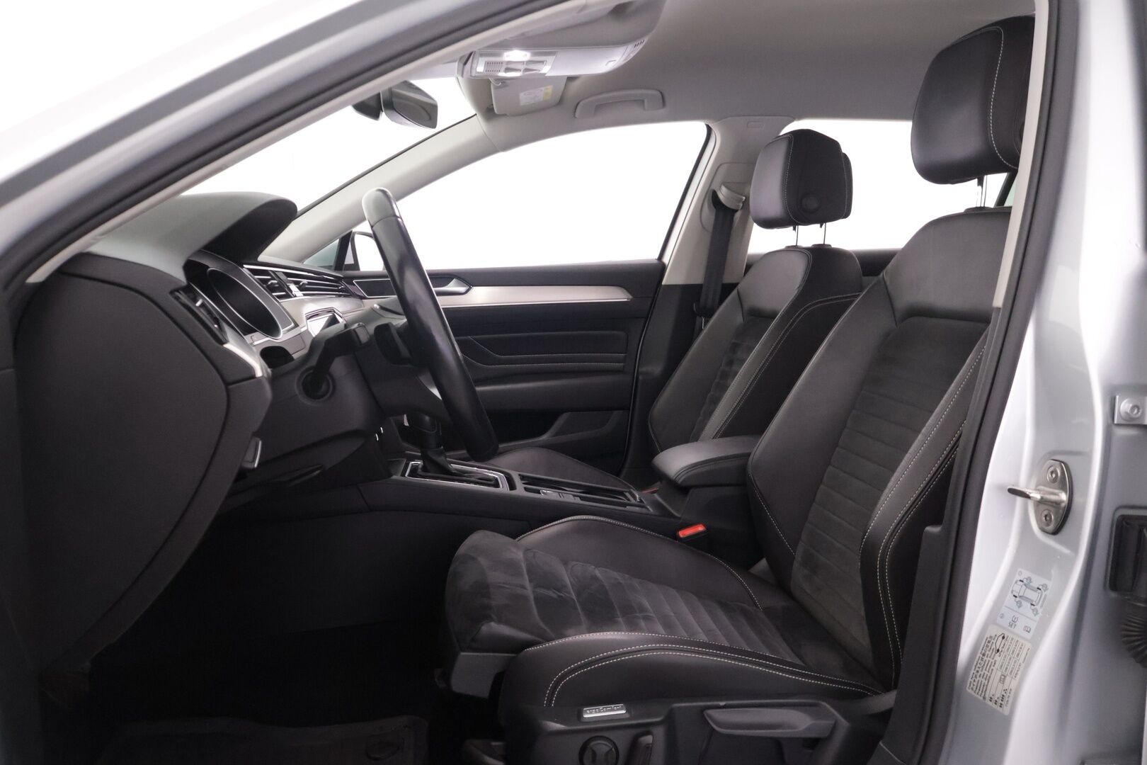 Volkswagen Passat 2020 Variant R-Line 1,5 TSI EVO 110 kW DSG-automaatti - P.Kamera| Webasto|LED|Koukku