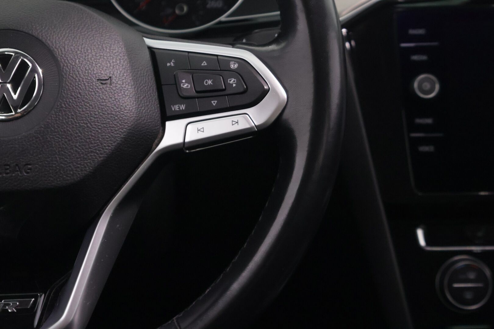 Volkswagen Passat 2020 Variant R-Line 1,5 TSI EVO 110 kW DSG-automaatti - P.Kamera| Webasto|LED|Koukku