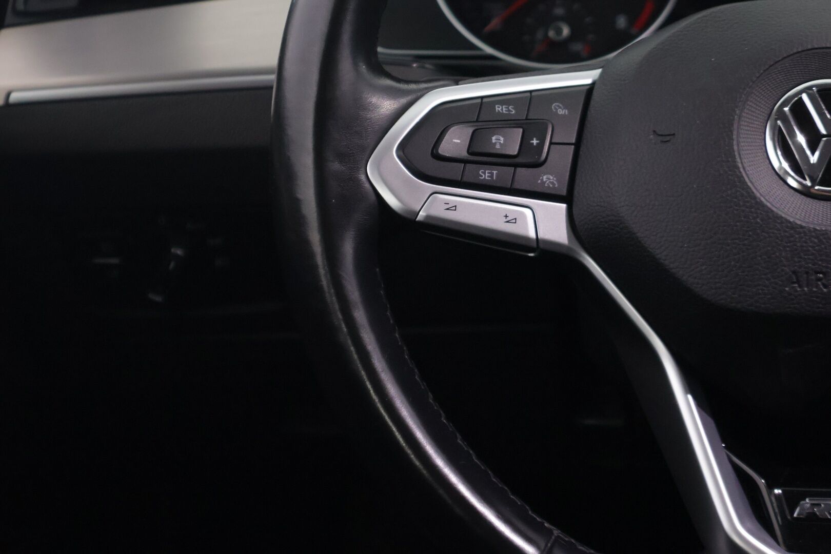 Volkswagen Passat 2020 Variant R-Line 1,5 TSI EVO 110 kW DSG-automaatti - P.Kamera| Webasto|LED|Koukku